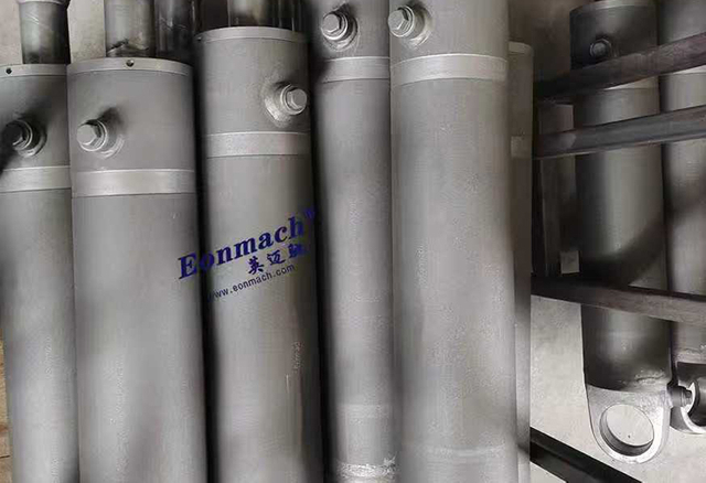 Hydraulic cylinder Shot blasting workshop