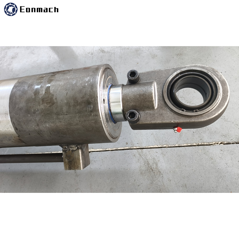 Hydraulic cylinder for Skiploader